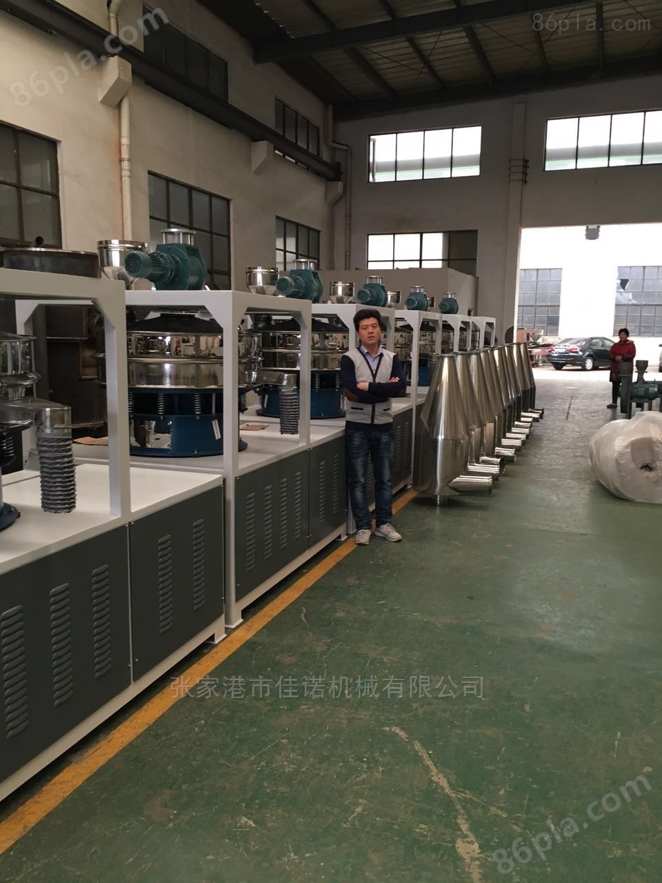新型PVC-PE磨粉机--佳诺机械高产量有保障