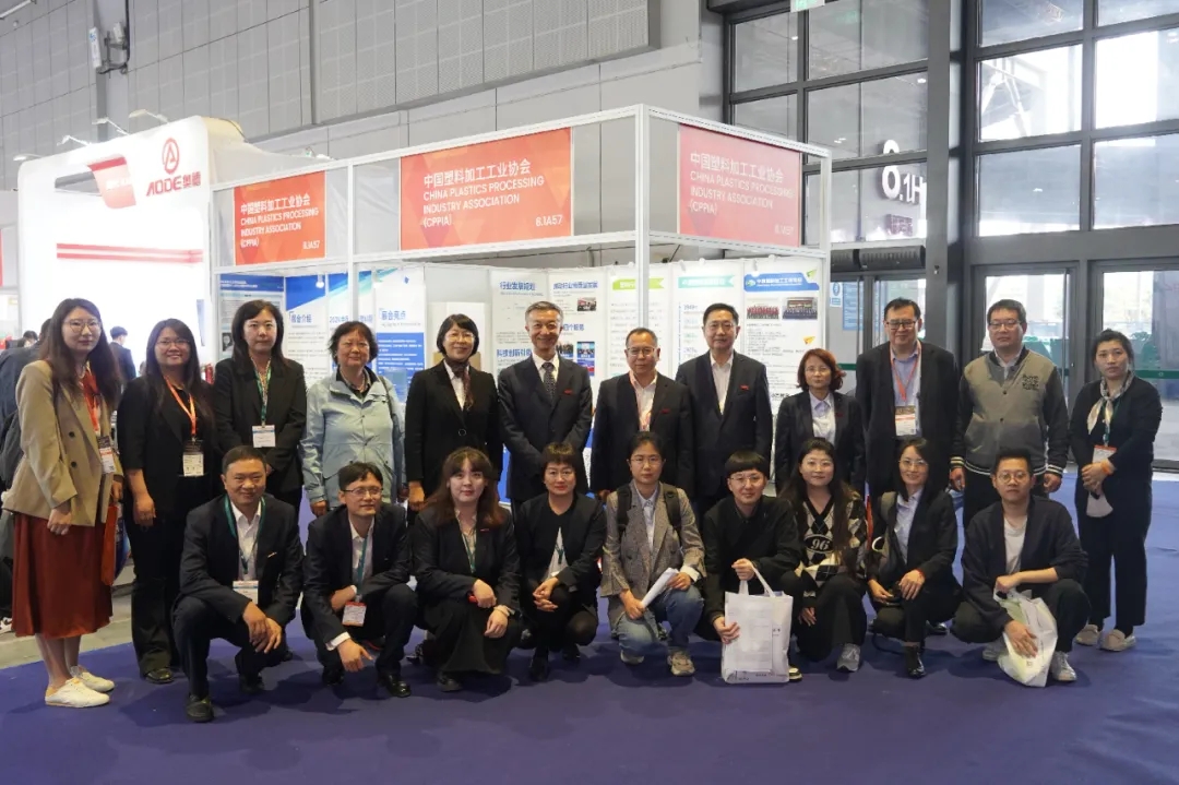 中国塑协参加“CHINAPLAS 2024国际橡塑展”并与会员企业深入交流