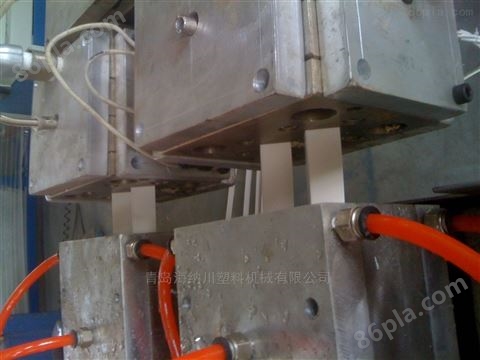 青岛专业PVC护角条设备_塑料异形材生产线